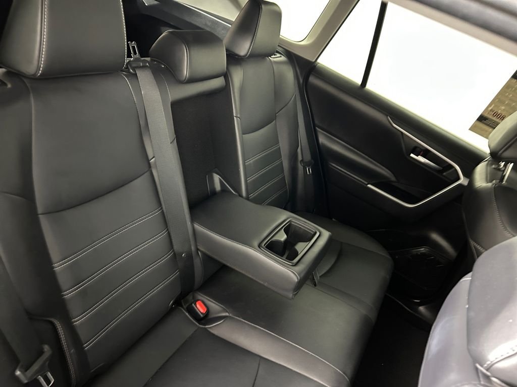 Used 2022 Silver Toyota XLE Premium image 17
