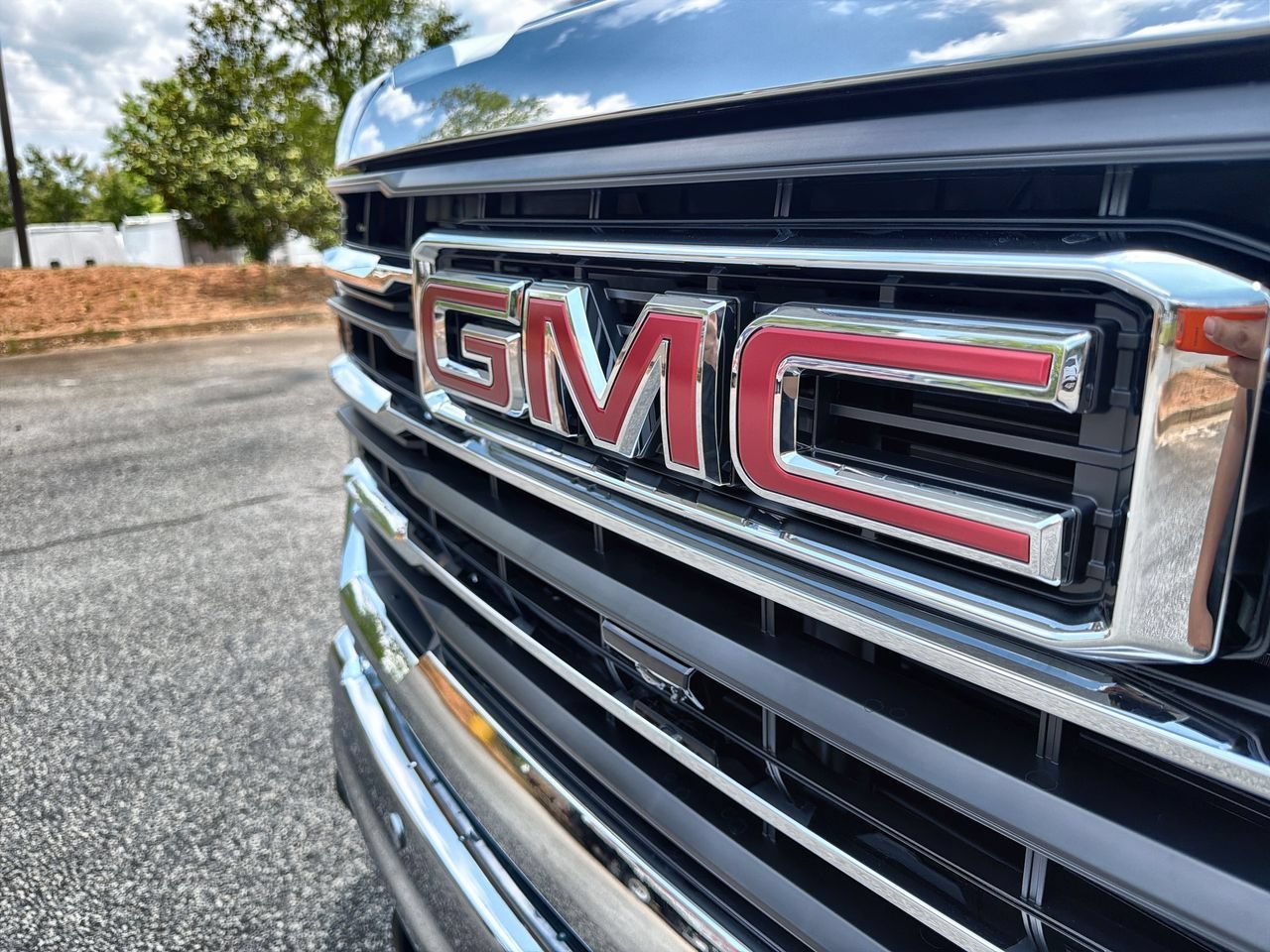 New 2026 Summit White GMC SLE image 26