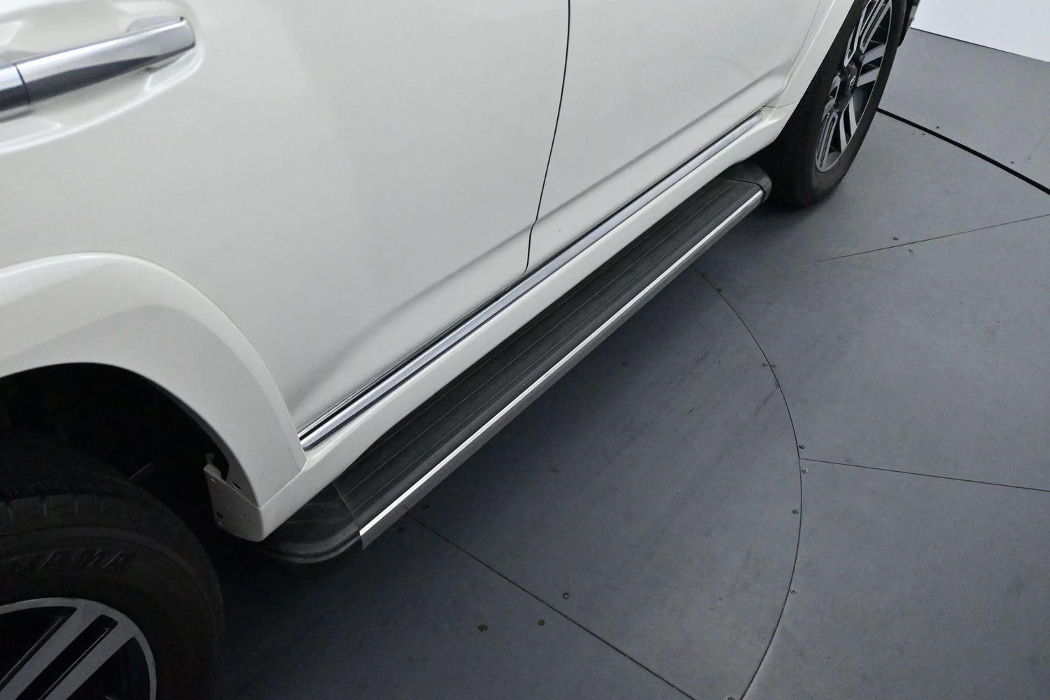 Used 2019 Blizzard Pearl Toyota Limited image 9