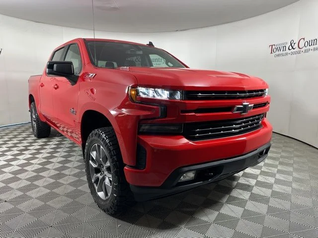 Used 2021 Red Chevrolet RST image 3