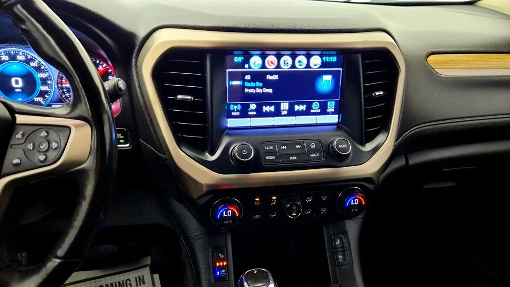 Used 2019 Dark Sky Metallic GMC AWD 4dr Denali w/ Technology Pkg & Dual Sunroof image 18