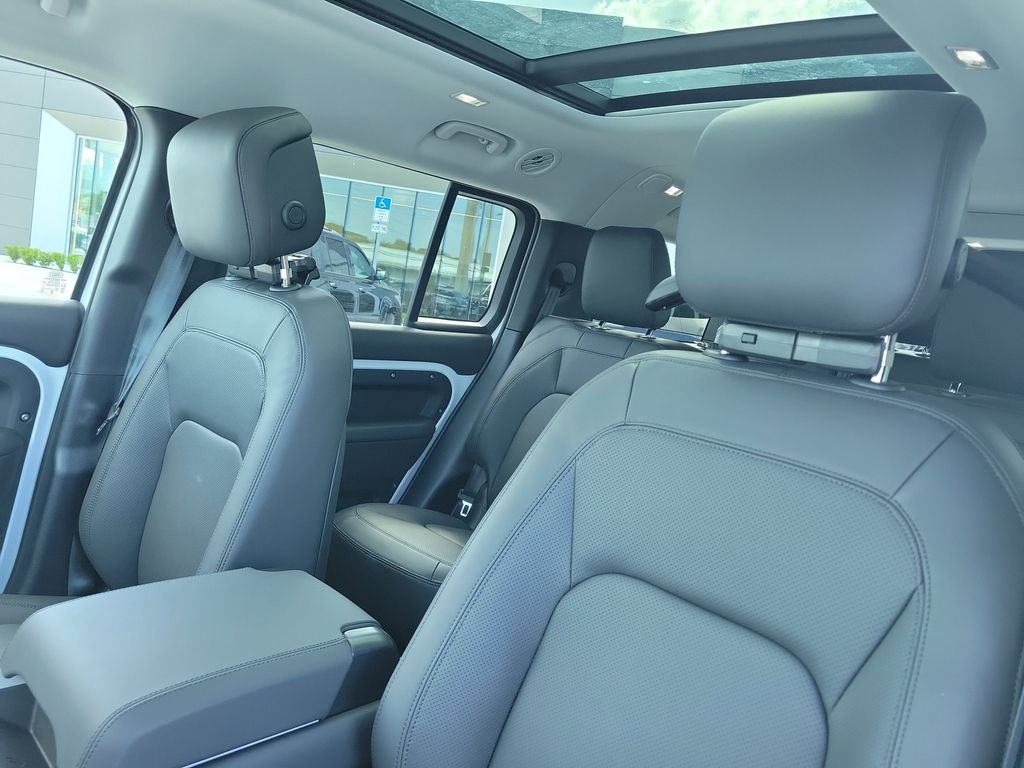 New 2026 Fuji White Land Rover S image 26