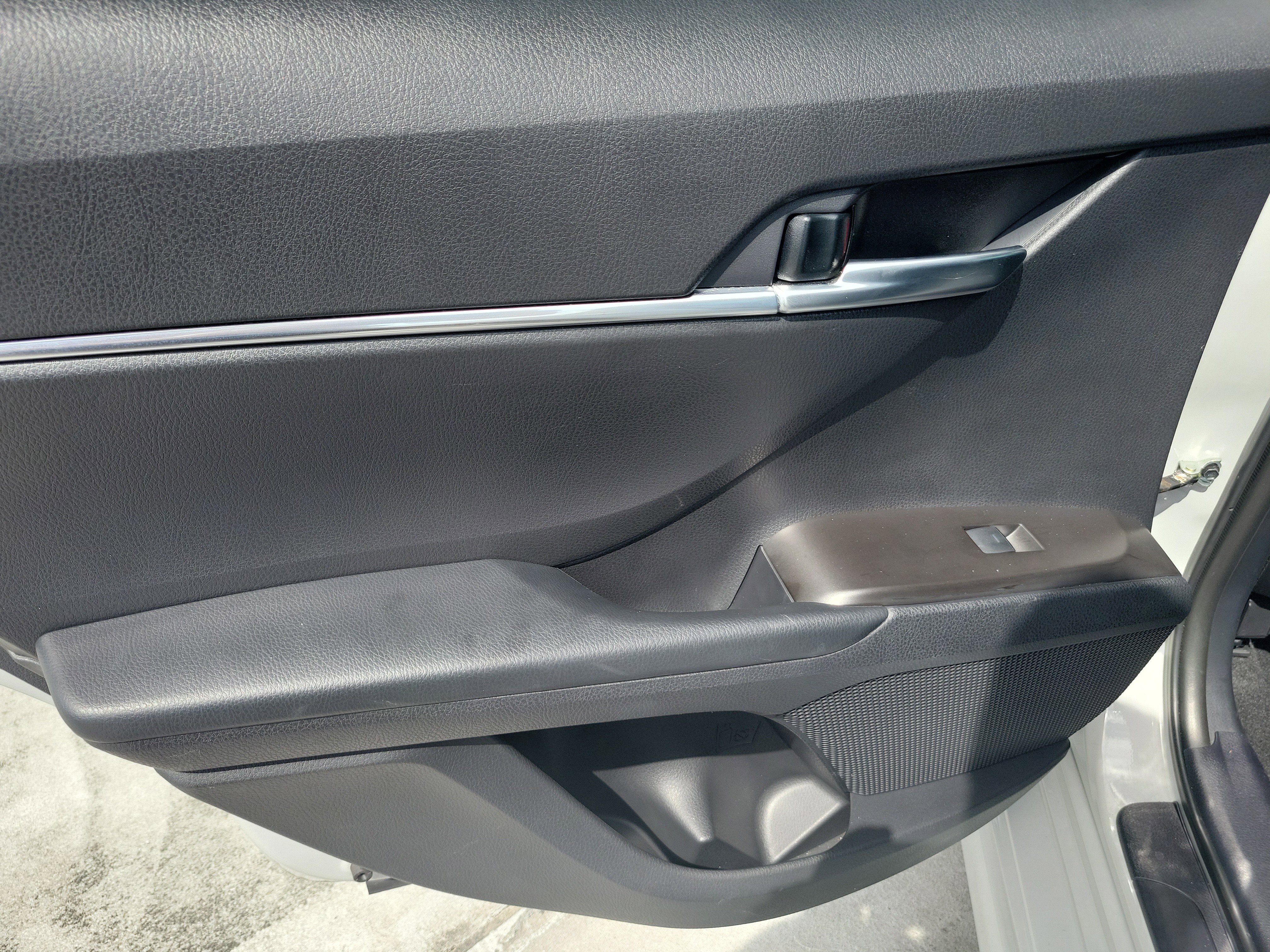 Used 2024 Ice Toyota SE image 10