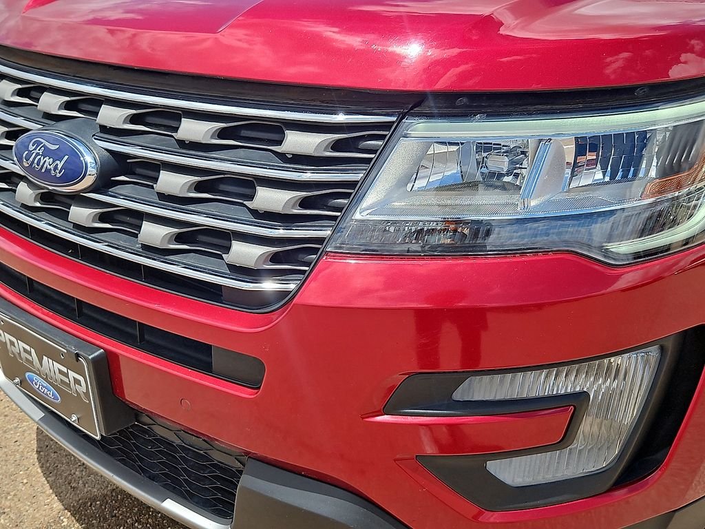 Used 2017 Ruby Red Metallic Tinted Clearcoat Ford XLT image 13
