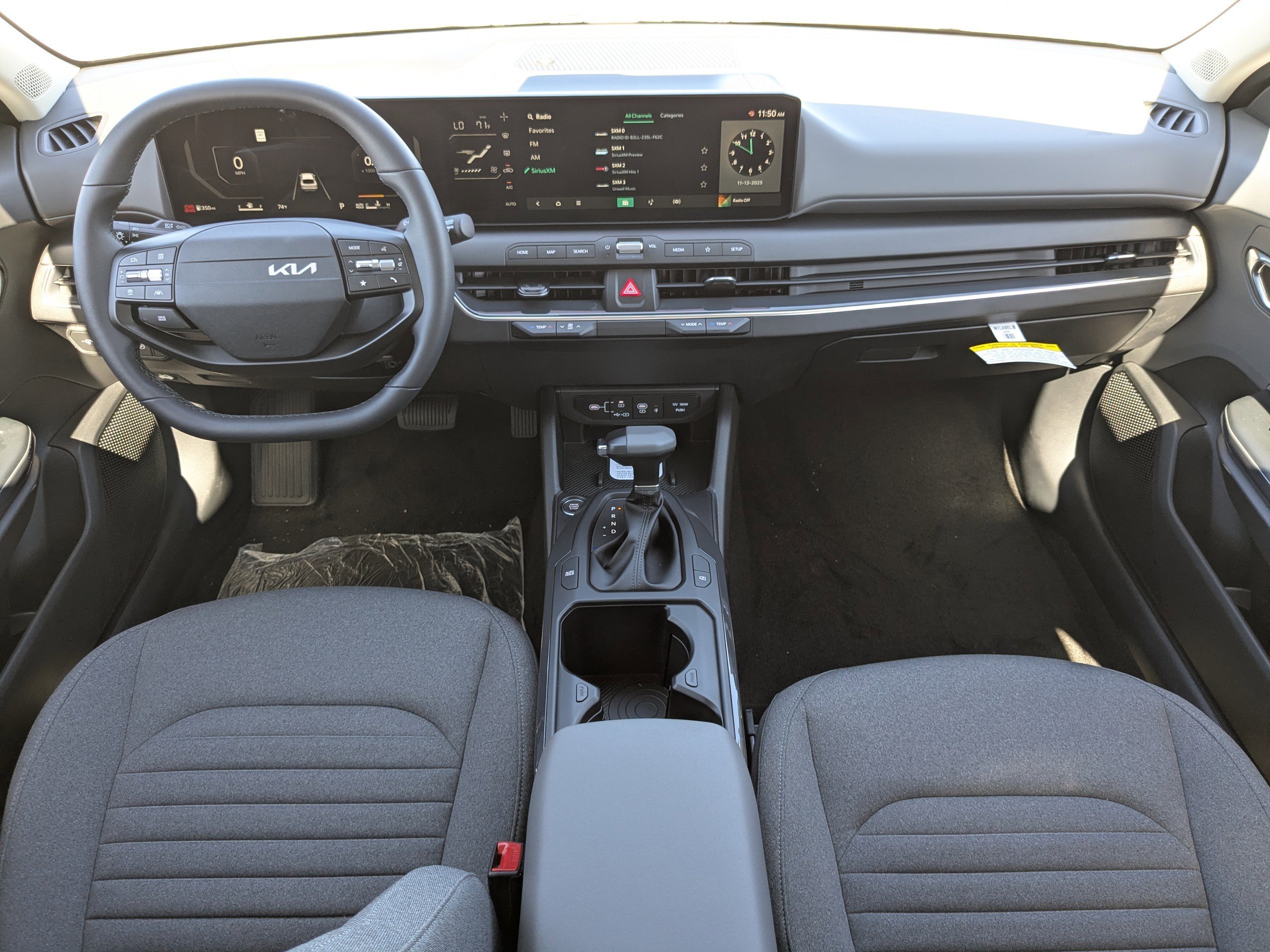 New 2025 Snow White Pearl Kia EX image 17