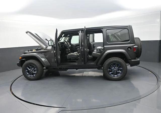 New 2026 Granite Crystal Metallic Clear-Coat Exterior Paint Jeep  image 32