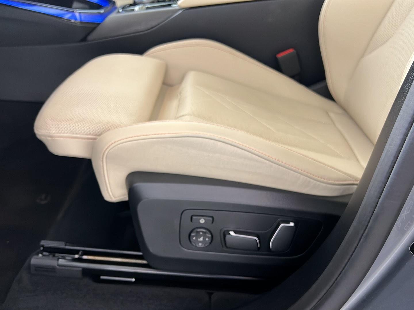 Used 2026 Skyscraper Grey Metallic BMW 30 xDrive image 15