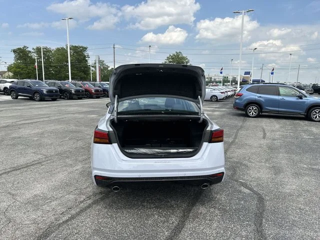 New 2026 Gray Sky Pearl / Super Black Two-tone Nissan SR image 21
