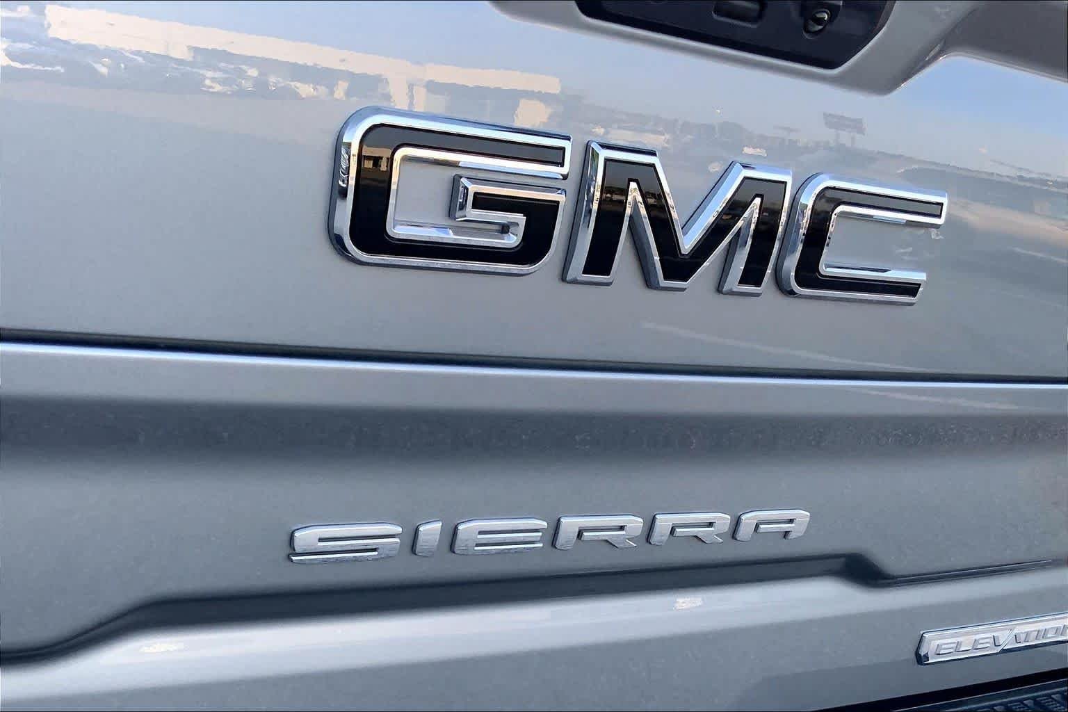 Used 2024 Sterling Metallic GMC Elevation image 30