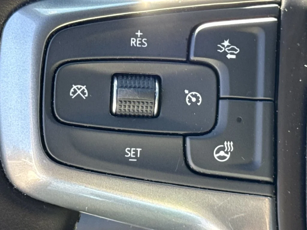 Used 2025 White Chevrolet LT image 24