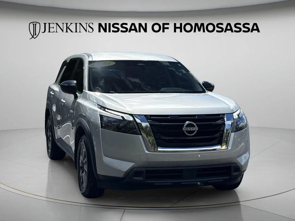 Used 2024 Silver Nissan S image 2