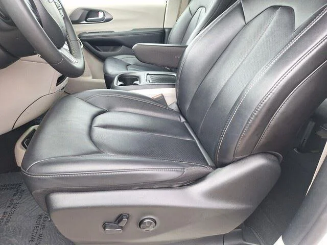 Used 2024 Bright White Clearcoat Chrysler Touring L image 10