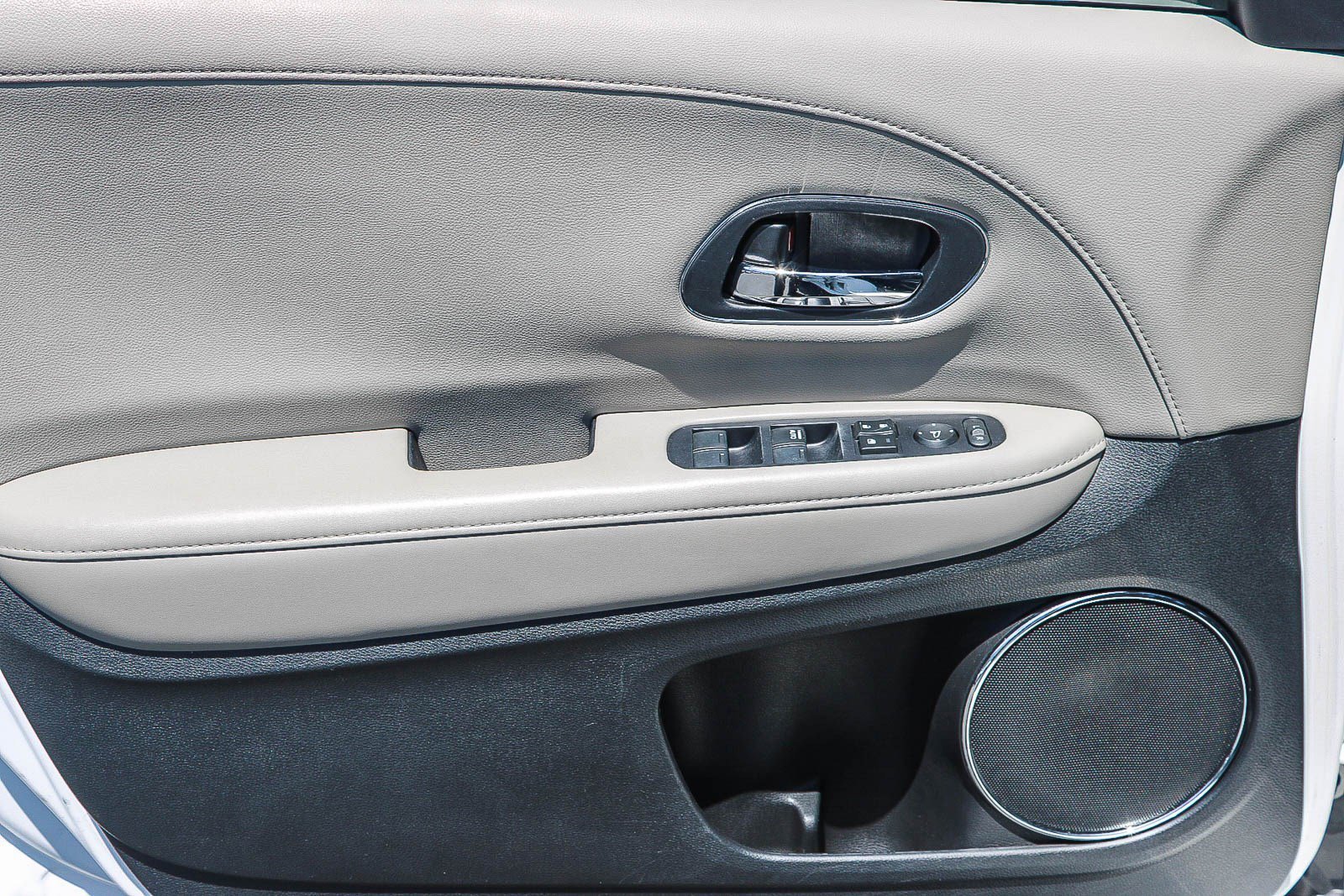 Used 2019 Platinum White Pearl Honda Touring image 20