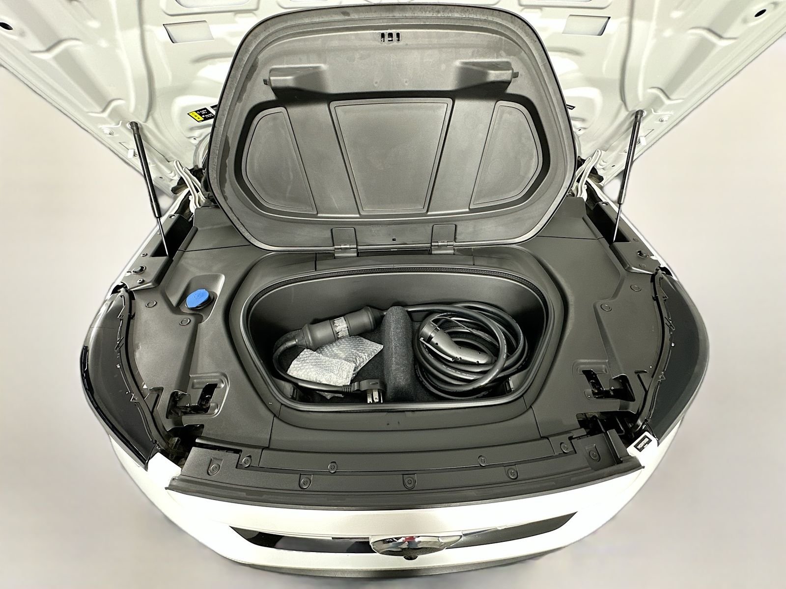 Used 2023 Crystal White Volvo Ultimate image 34