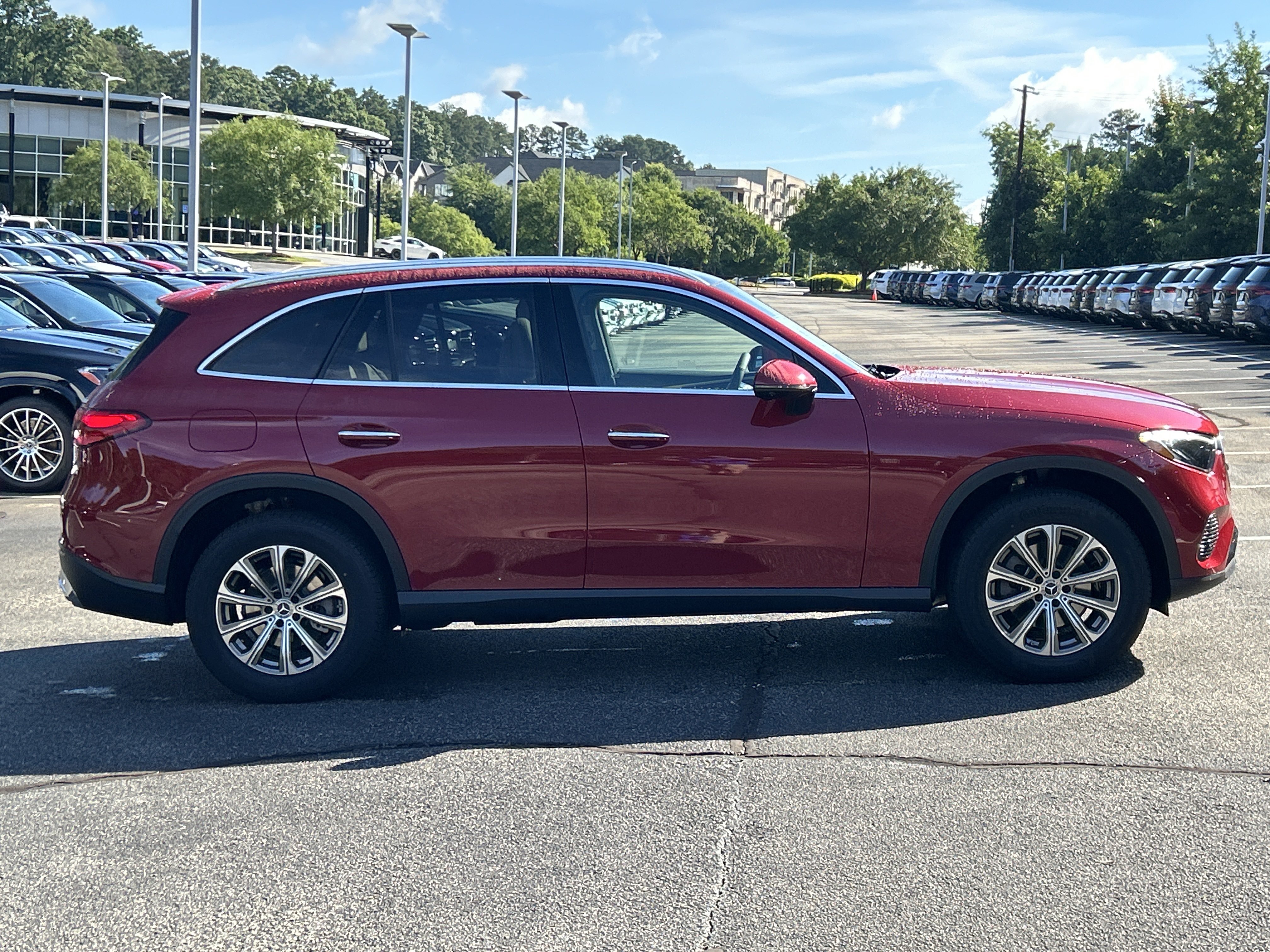 New 2026 MANUFAKTUR Patagonia Red Metallic Mercedes-Benz GLC 300 4MATIC® SUV image 5