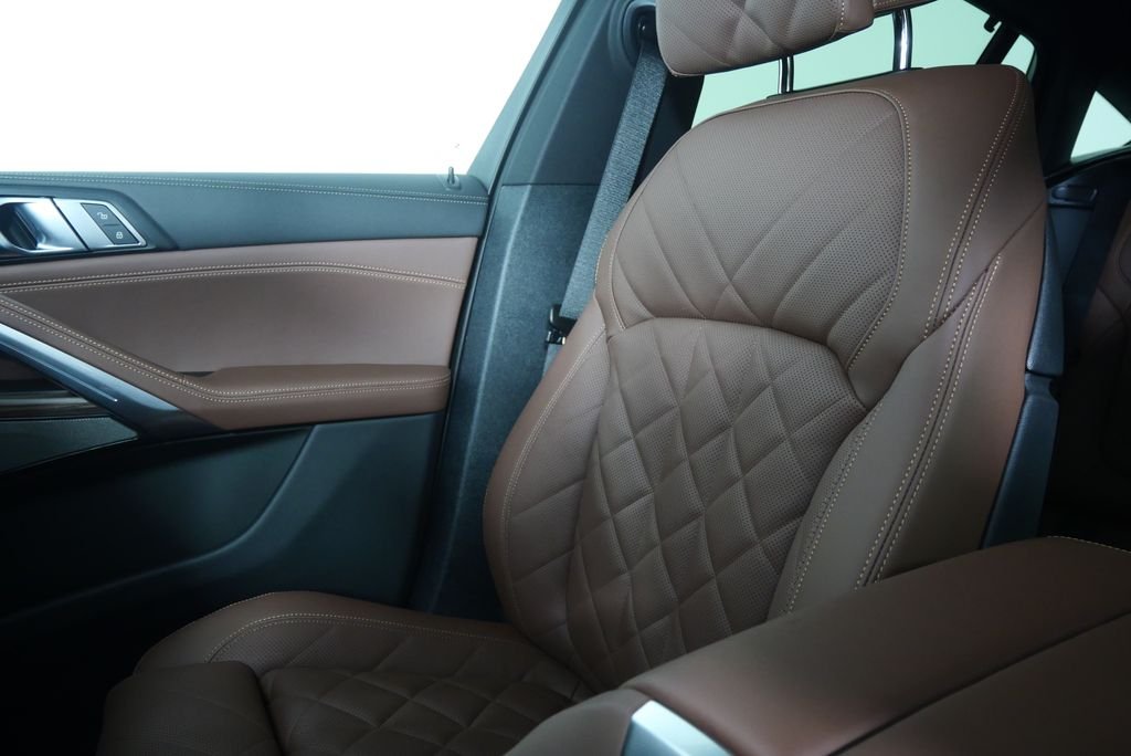 Used 2027 Green Metallic BMW xDrive40i image 22