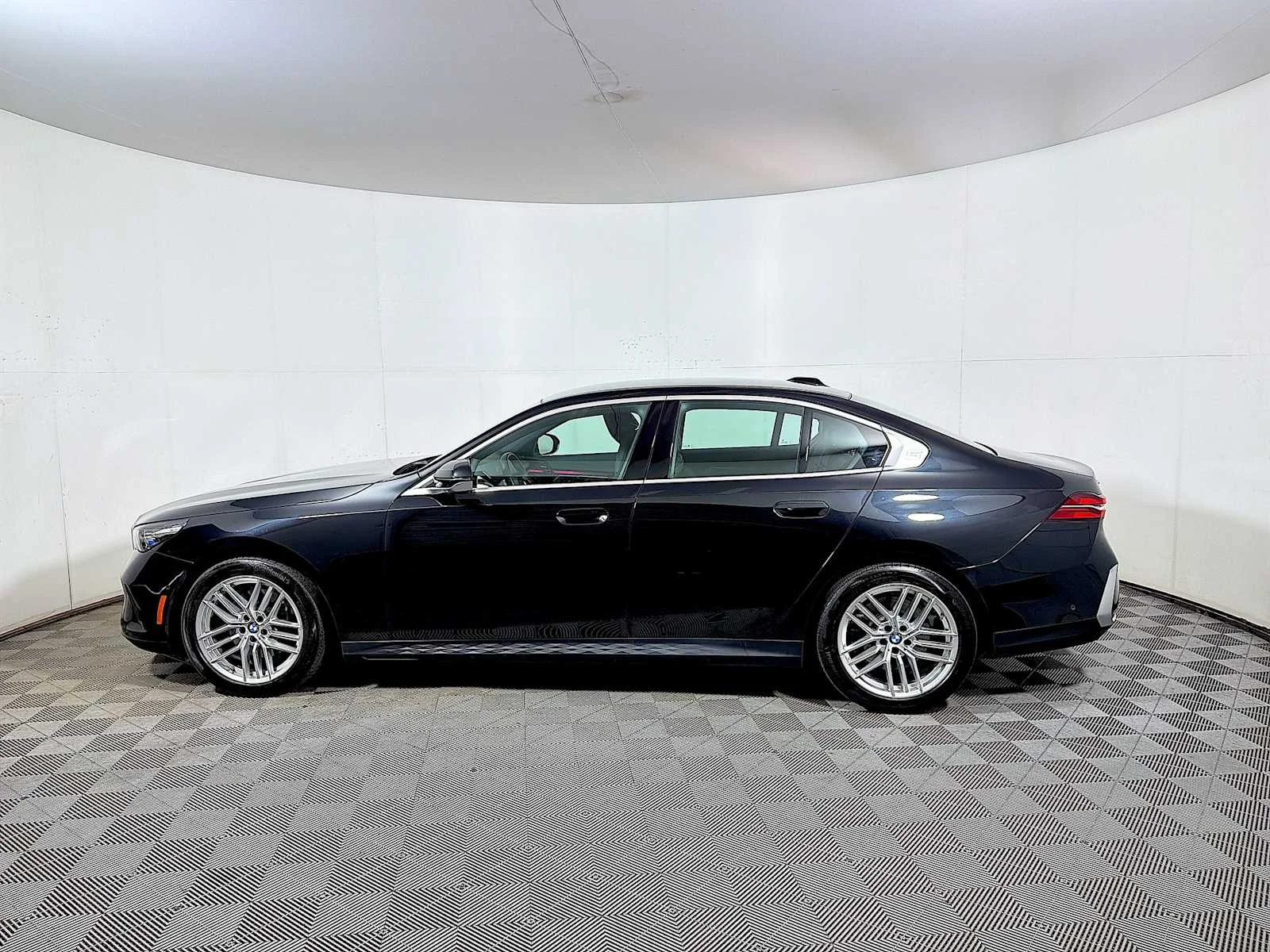 Used 2024 Black Sapphire Metallic BMW 540i xDrive image 4