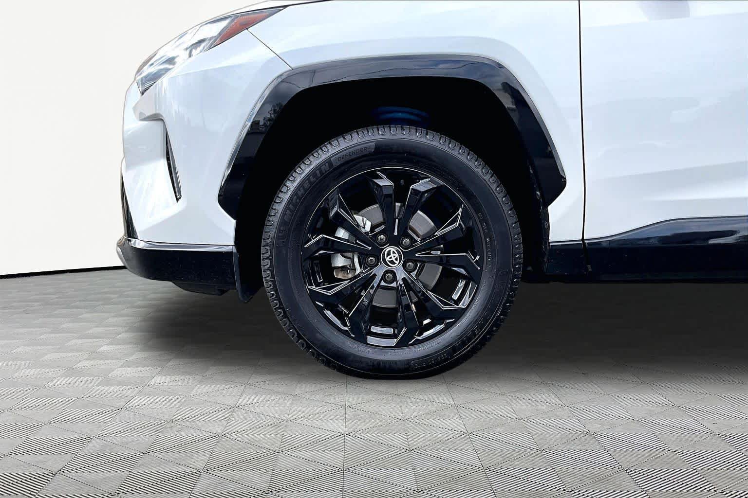 Used 2023 Wind Chill Pearl/Midnight Black Metallic Toyota Hybrid XSE image 11
