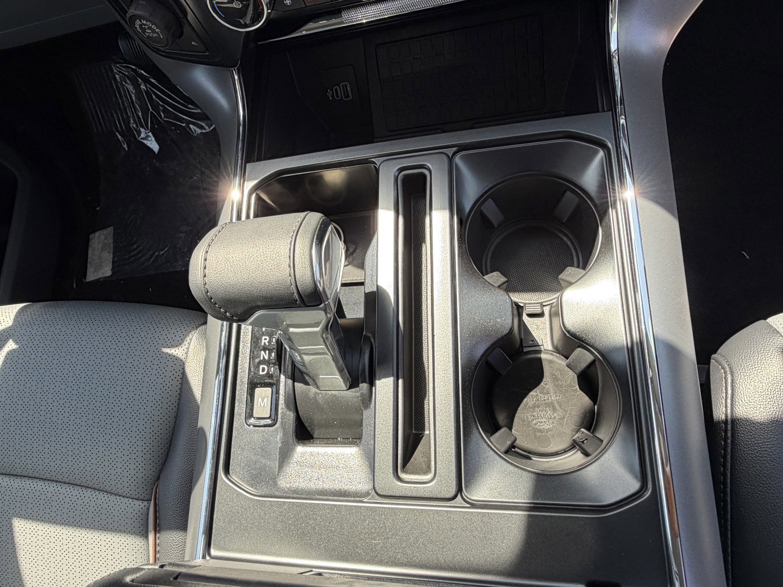 New 2025 Star White Metallic Tri-Coat Ford Lariat® image 11