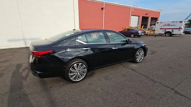 Used 2024 Black Nissan 2.5 SL image 10