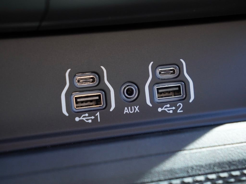 New 2026 Diamond Black Crystal Pearl-Coat Exterior Paint RAM Big Horn Night Edition image 17