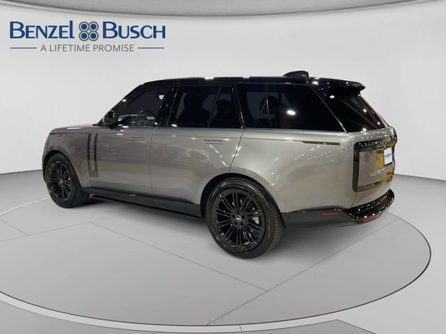 Used 2024 Gray Land Rover SE image 9