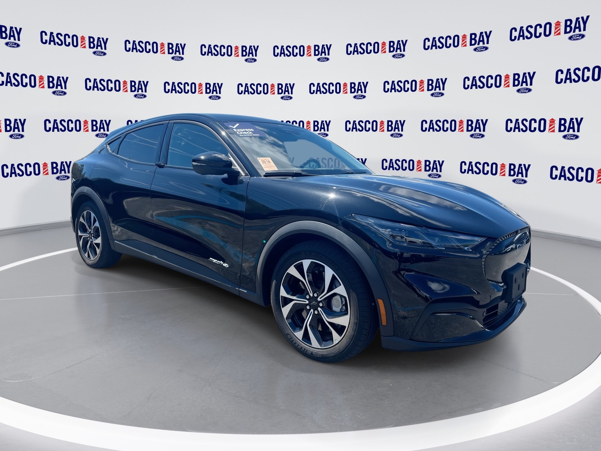 2025 Ford Mustang-Mach-e Select's photo