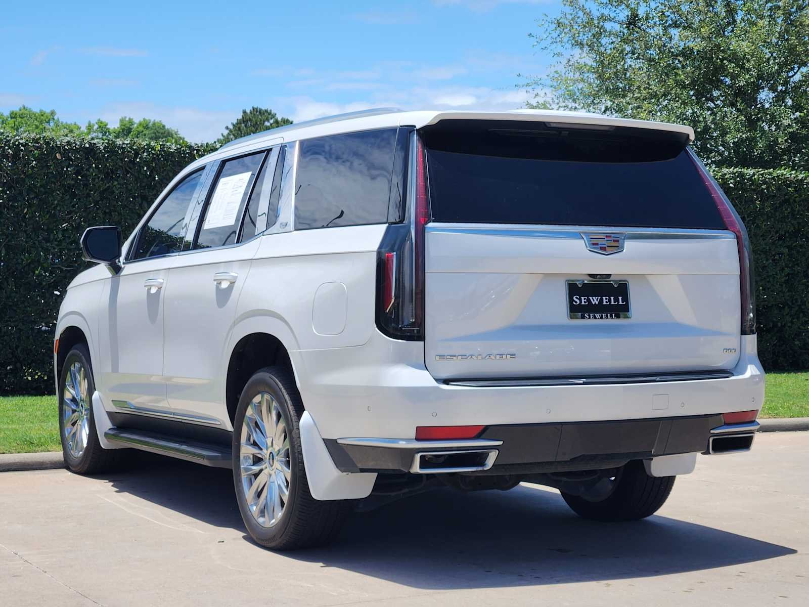 Used 2021 Crystal White Tricoat Cadillac Premium Luxury image 4