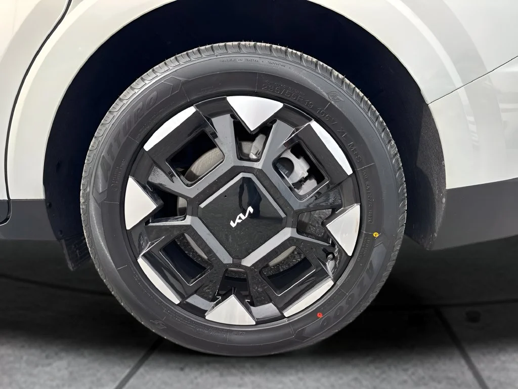 Used 2025 White Kia EX image 34