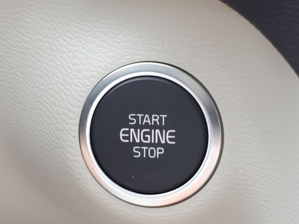 2026 Volvo XC40 Plus - Photo 12