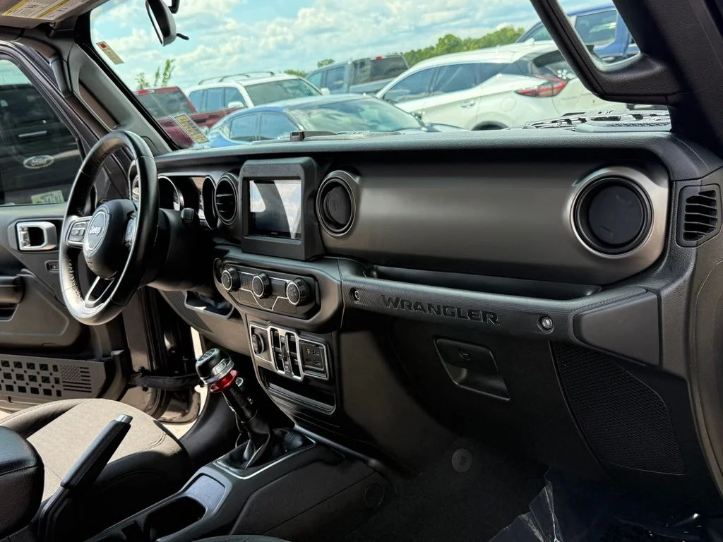 Used 2019 Gray Jeep Unlimited Sport S image 16