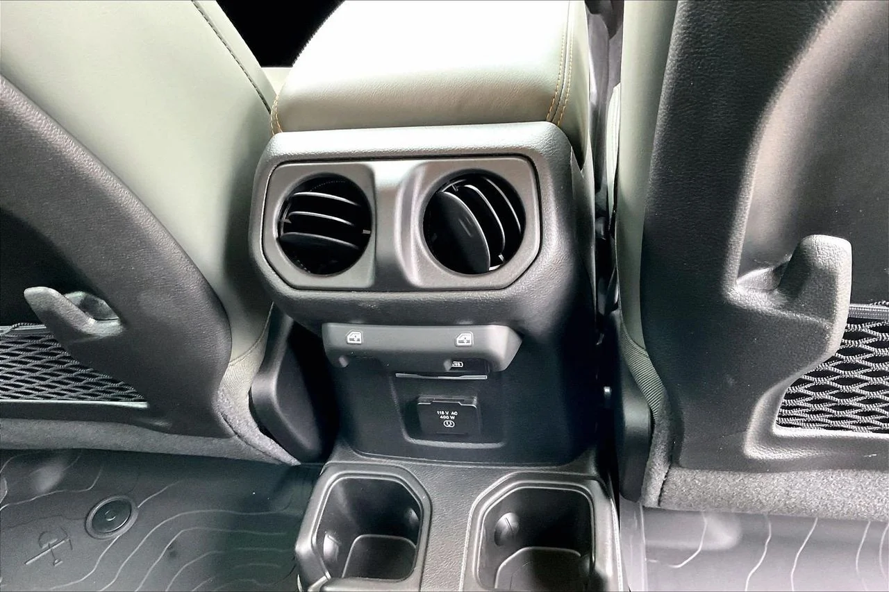 New 2026 Black Clear-Coat Exterior Paint Jeep Mojave X image 14