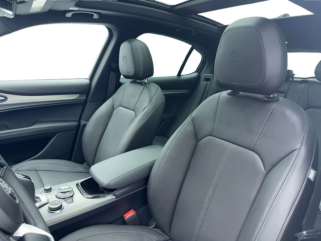 New 2025 Blue Alfa Romeo Base image 31