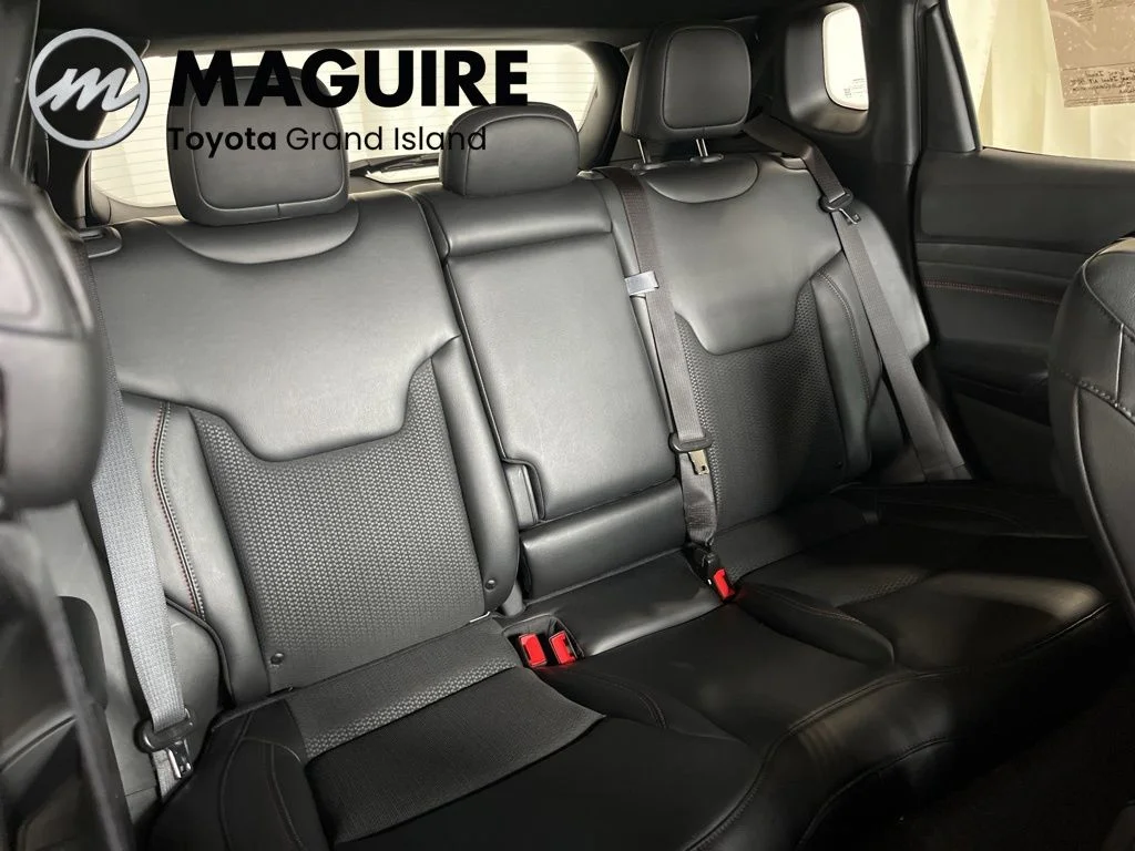 Used 2023 Silver Jeep Trailhawk image 34