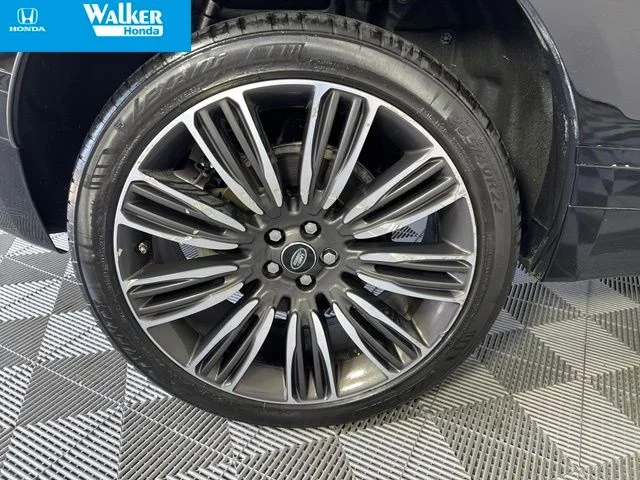 Used 2019 Black Land Rover SE R-Dynamic image 46
