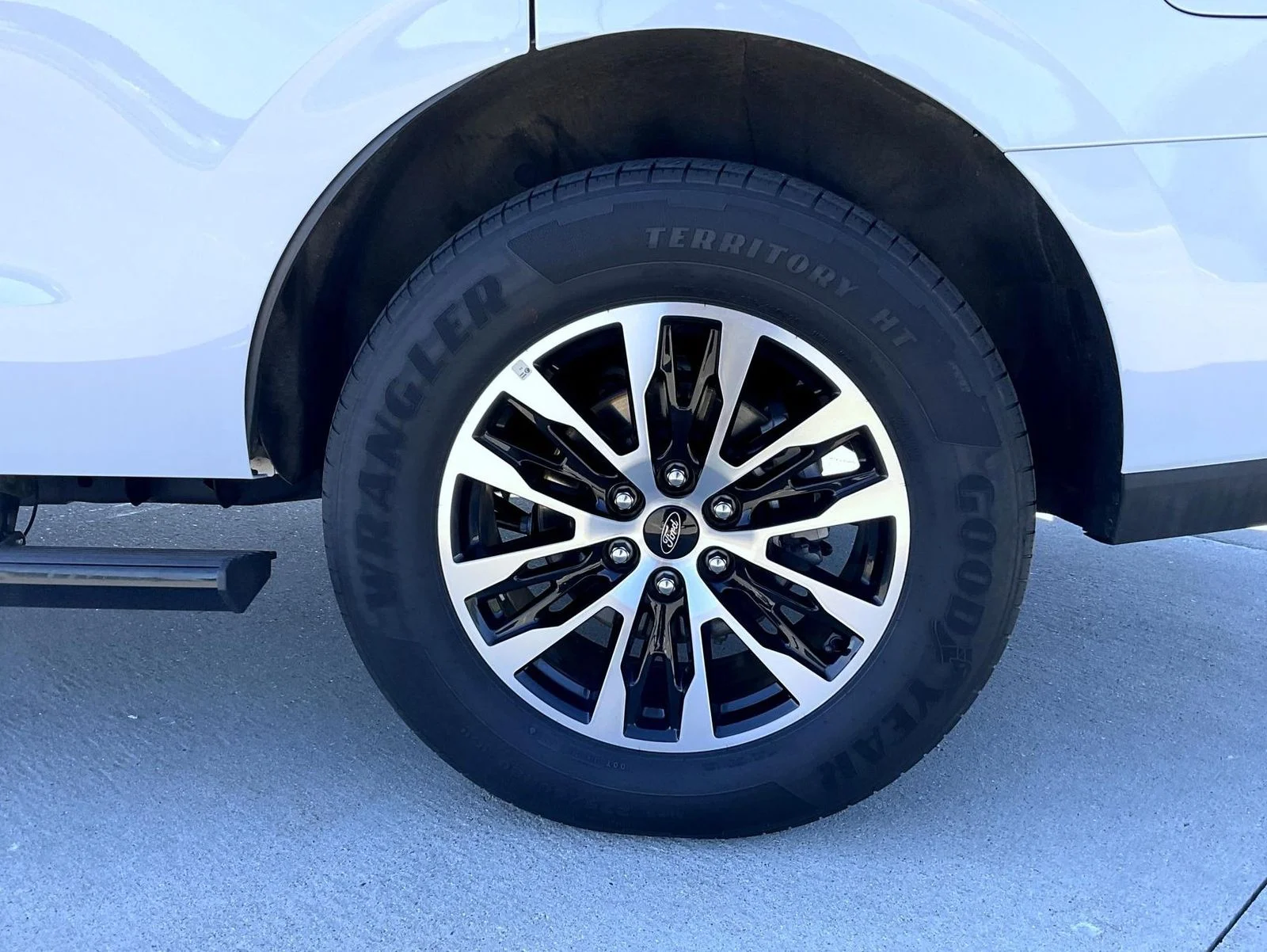 Used 2025 Silver Ford Platinum image 24