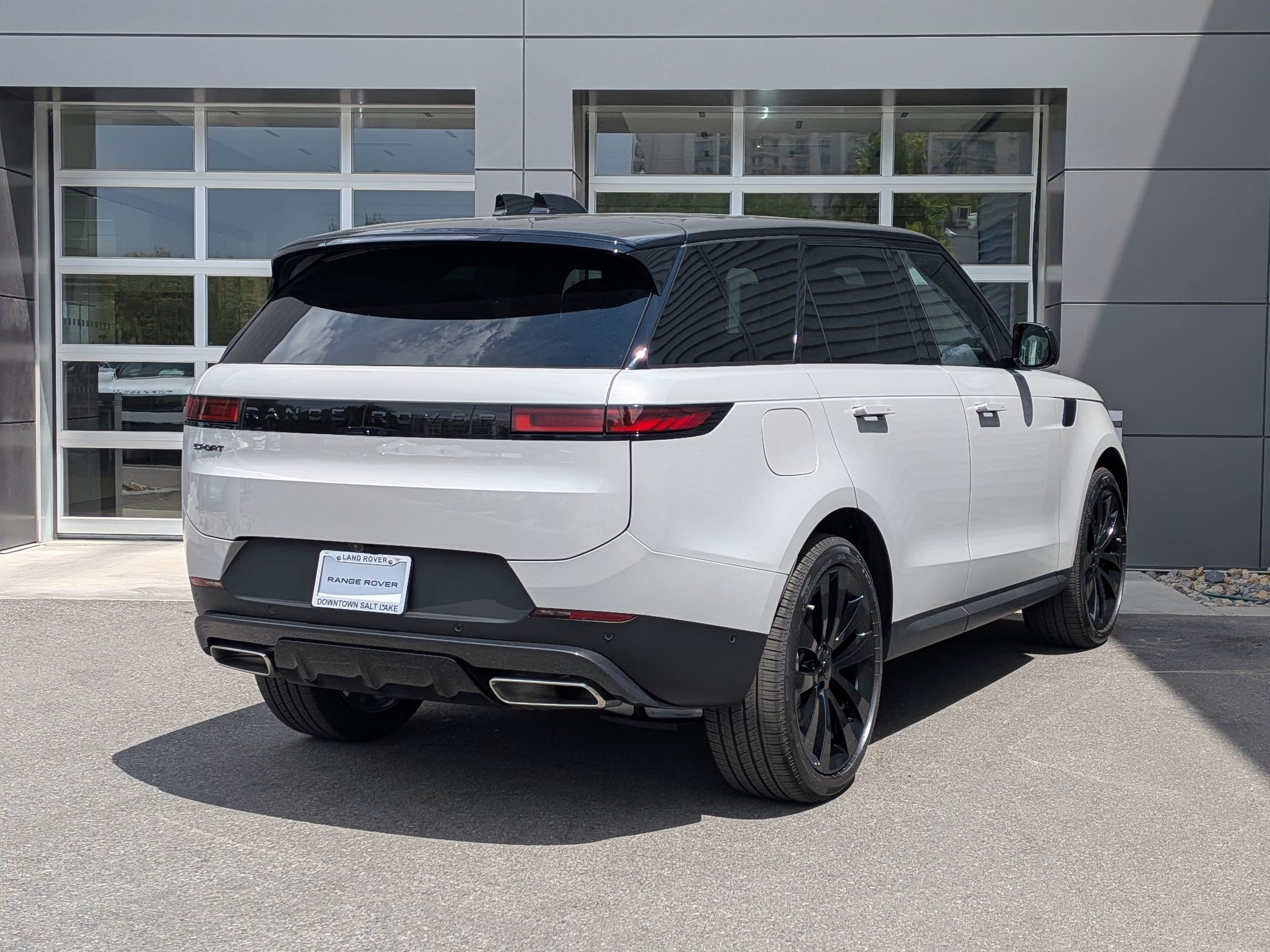 New 2026 Borasco Grey Land Rover P360 SE image 5
