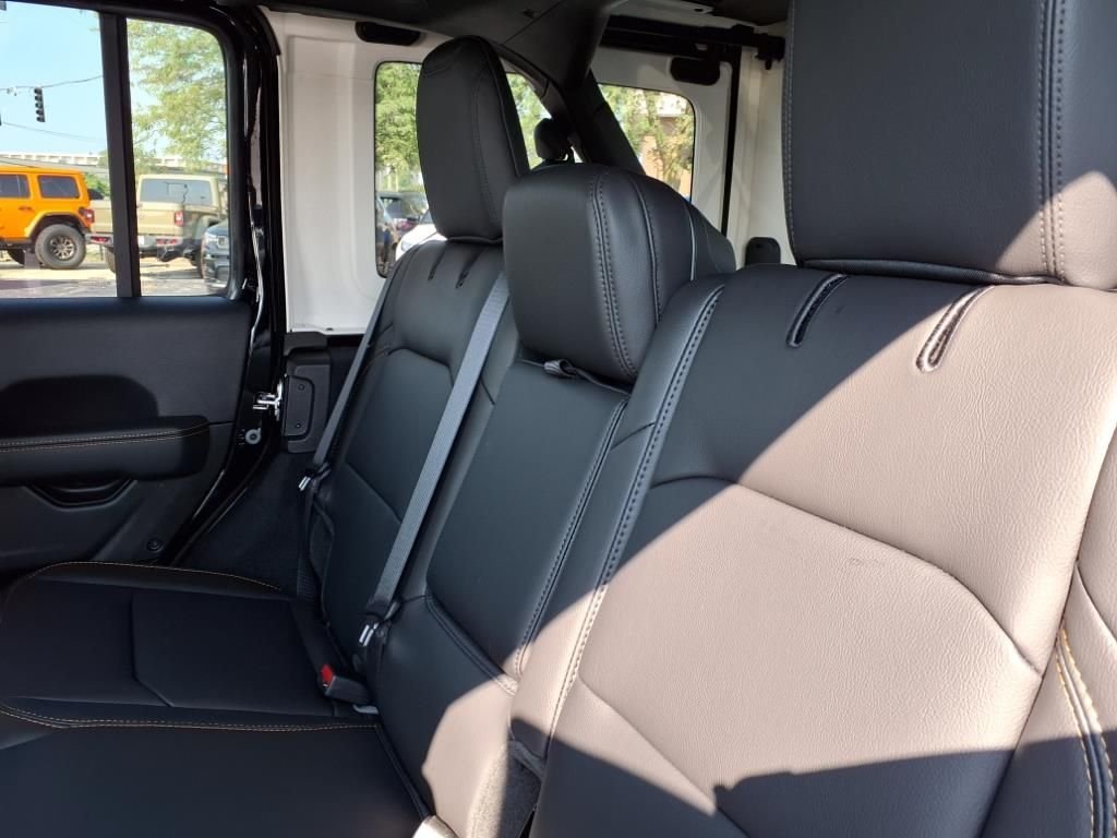 2025 Jeep Wrangler 4-Door Sahara - Photo 8