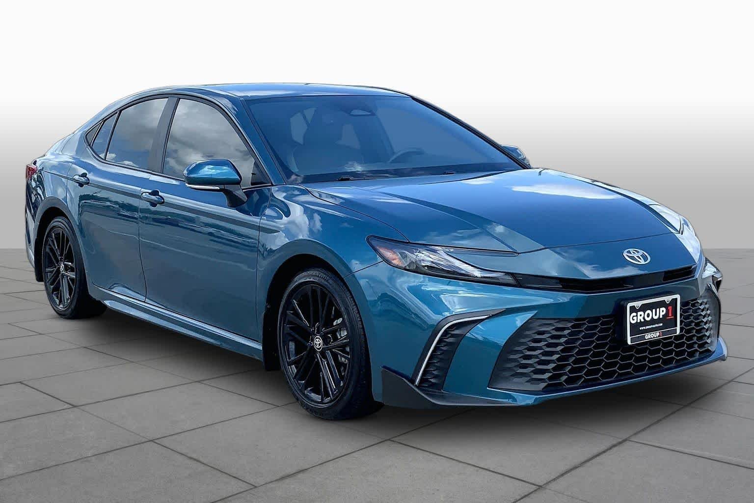 Used 2025 Ocean Gem Toyota SE image 5