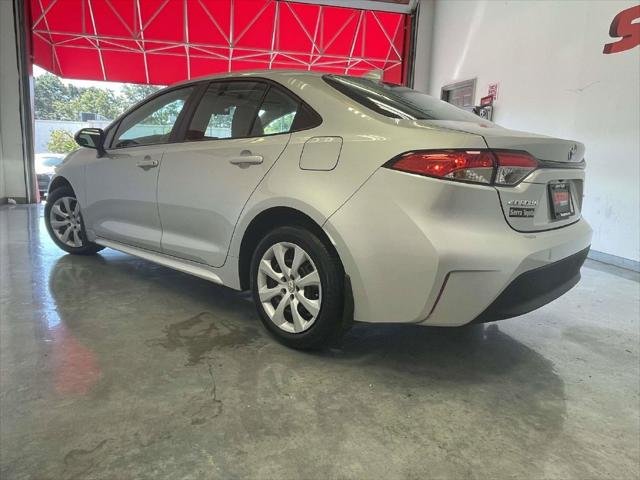 Certified Used 2025 CLASSIC SILVER METALLIC Toyota  image 4
