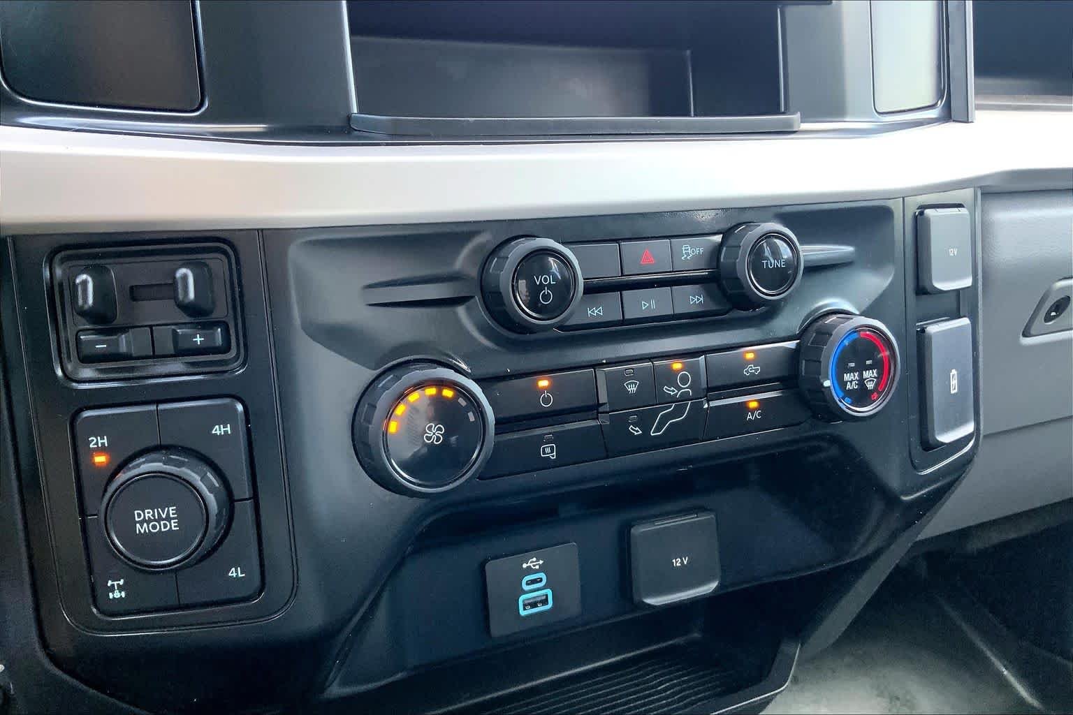 Used 2025 Oxford White Ford F-250 Pickup XL image 31