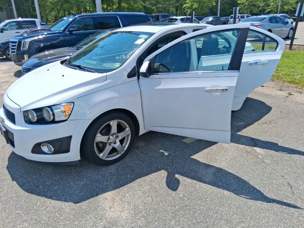 Used 2014 White Chevrolet LTZ image 17