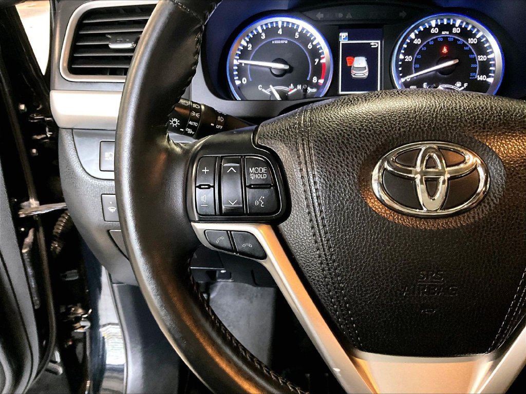 Used 2017 Black Toyota XLE image 24