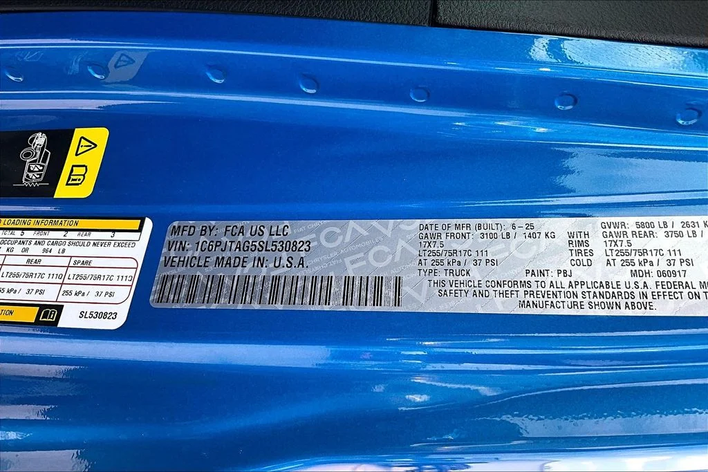 New 2025 Hydro Blue Pearl-Coat Exterior Paint Jeep High Tide image 11