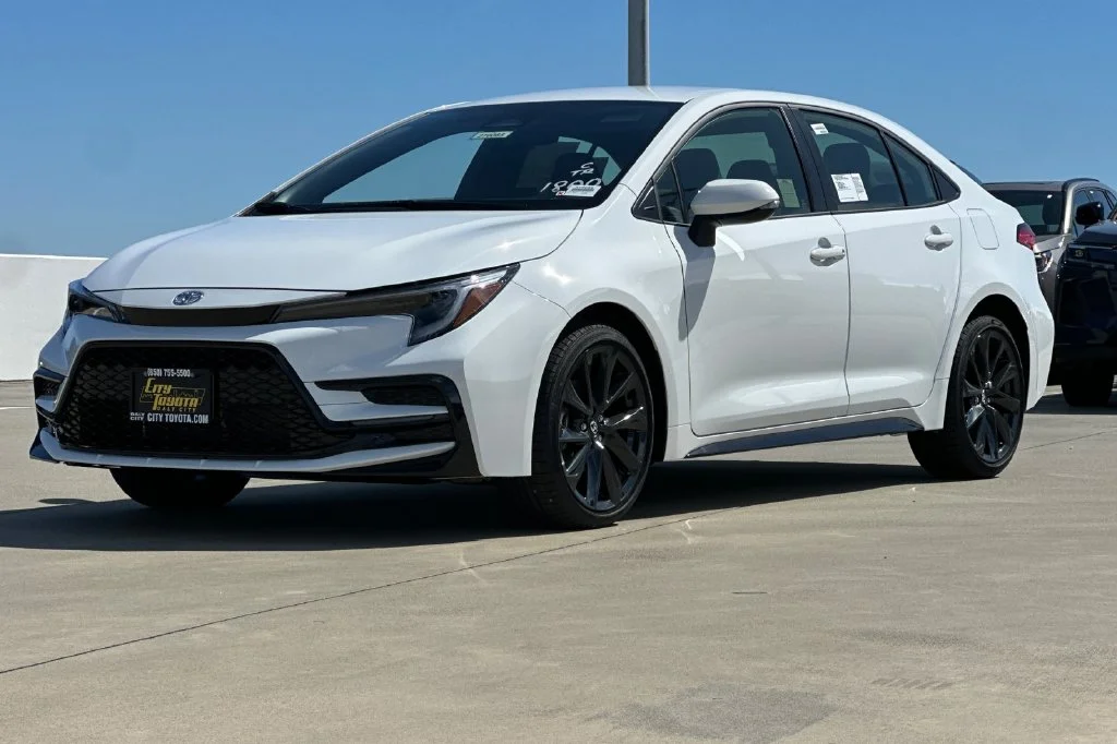 New 2027 Ice Cap Toyota  SE image 8