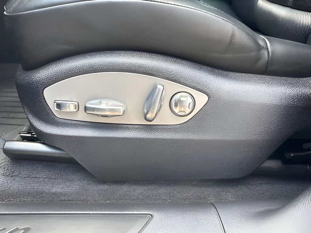 Used 2023  Porsche T image 16