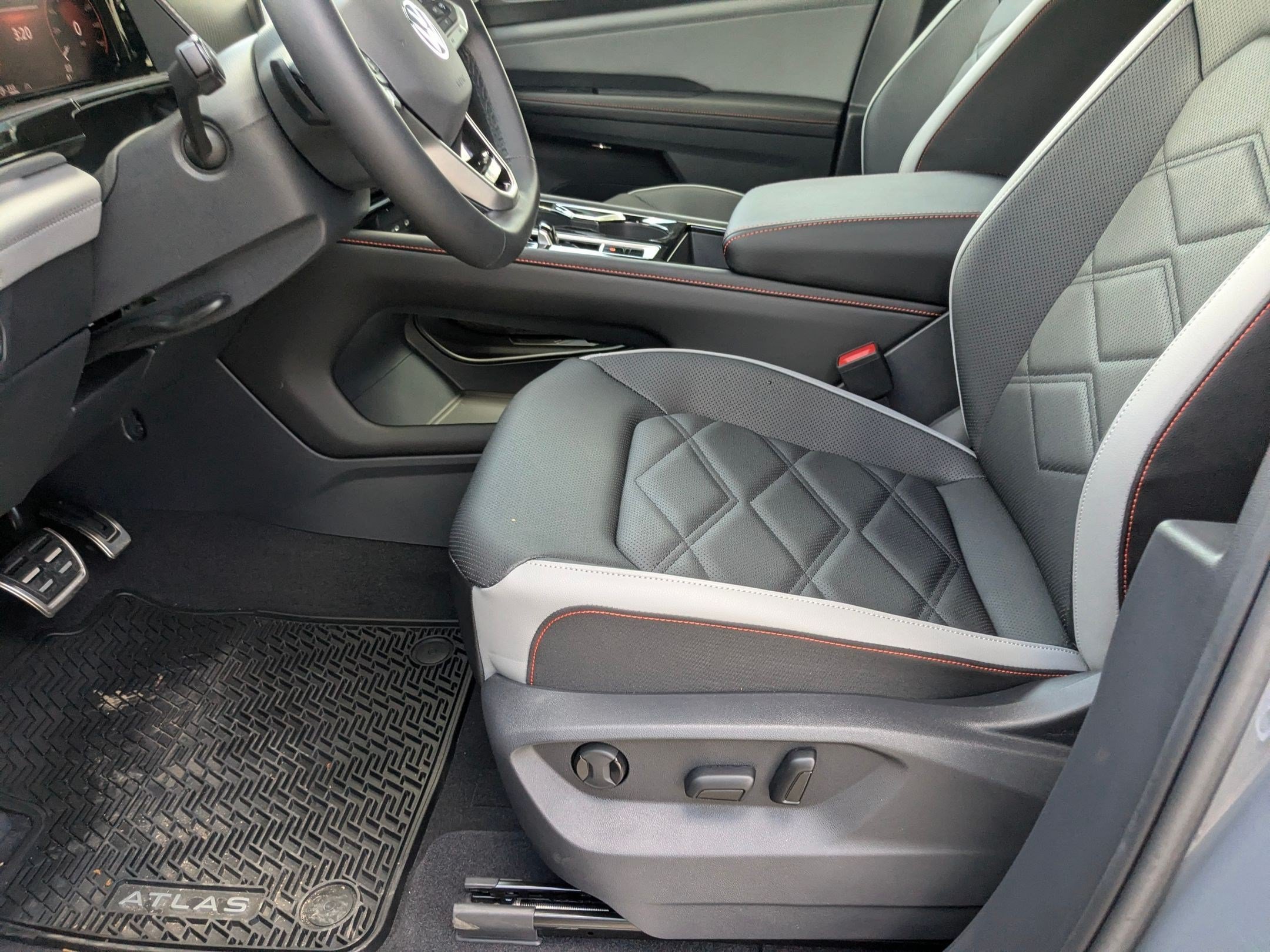 New 2026 Pure Gray Metallic Volkswagen 2.0T Peak Edition image 5