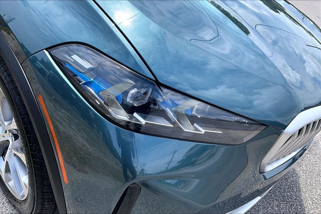 Used 2024 Blue BMW xDrive40i image 33