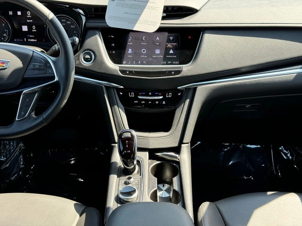 Used 2025 White Cadillac Premium Luxury image 31