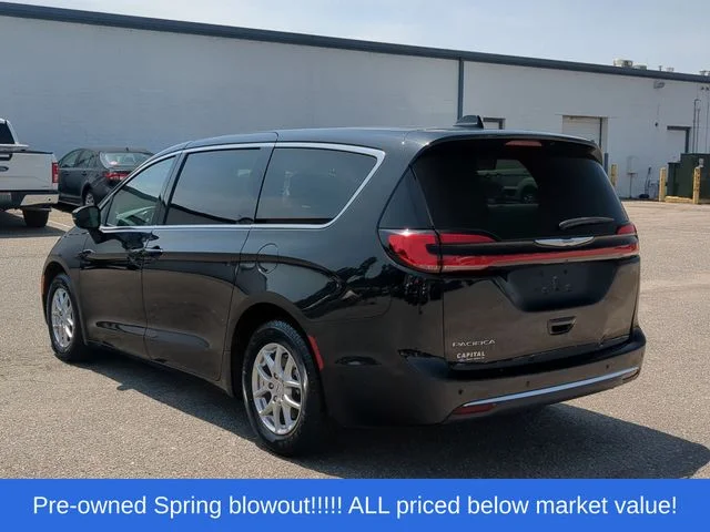 Used 2023 Black Chrysler Touring L image 11